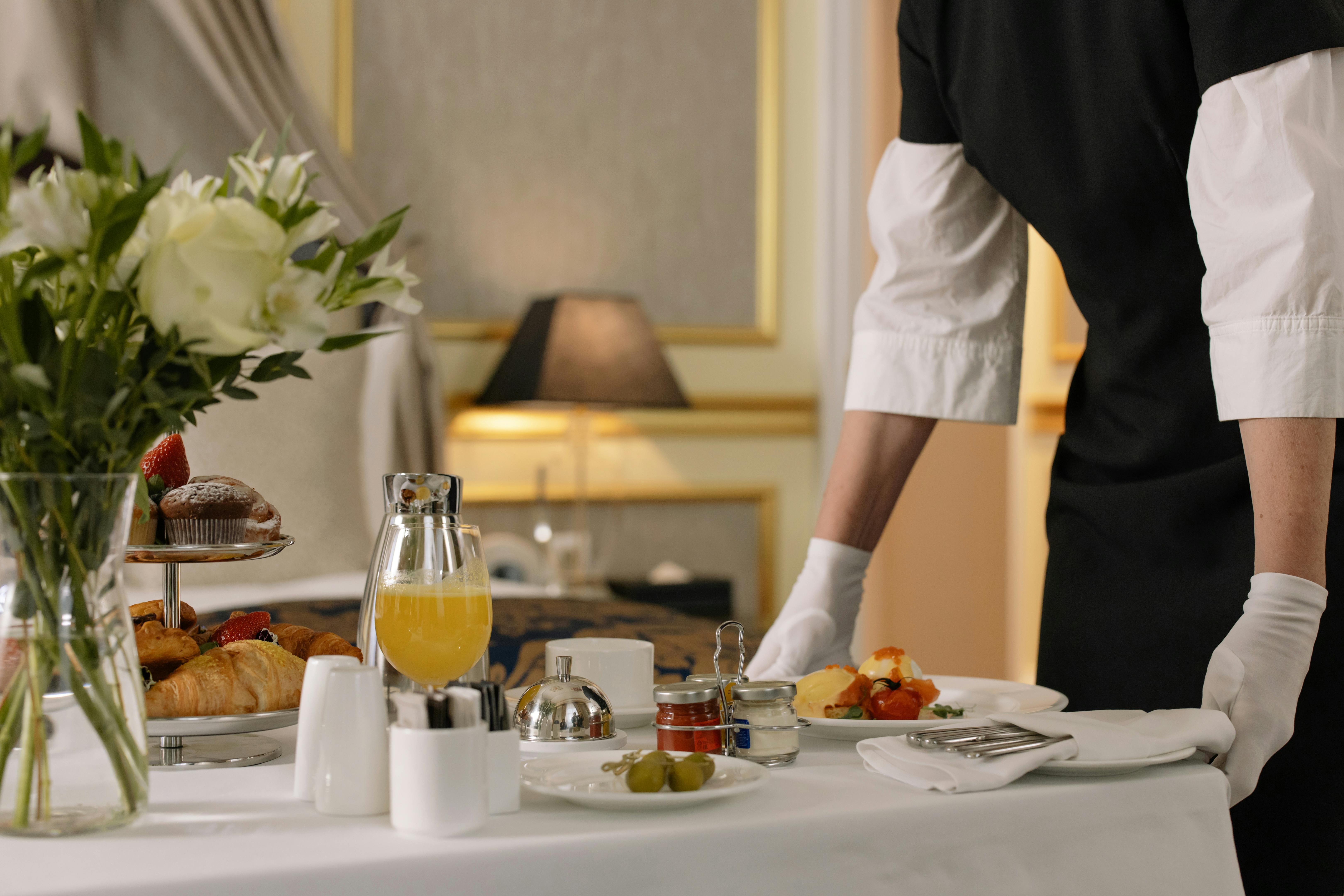 Agency‑managed breakfast service in a private residence